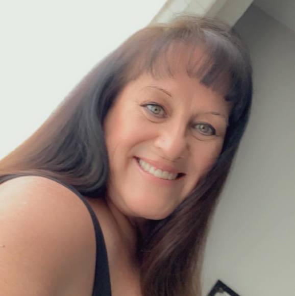 Meet your Posher, Laurie - Picture 2 of 2